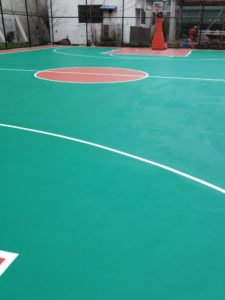 安康 球场长期使用易出现地面开裂